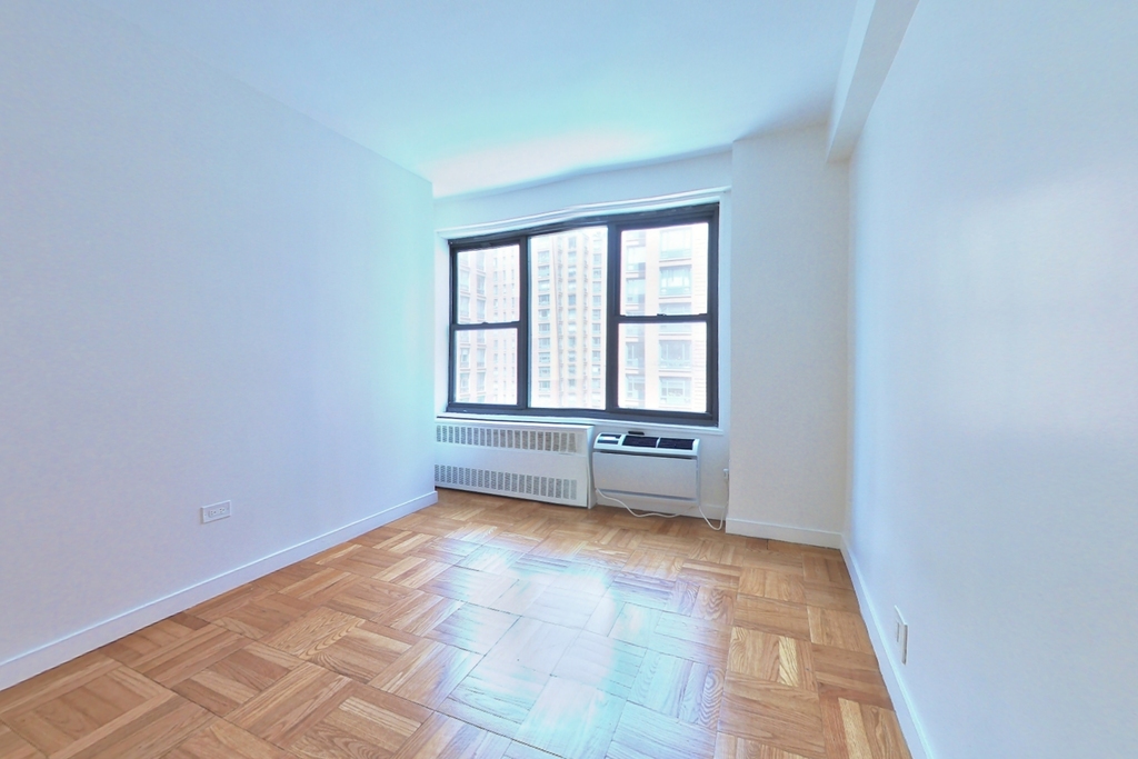 4th Avenue - Photo 3