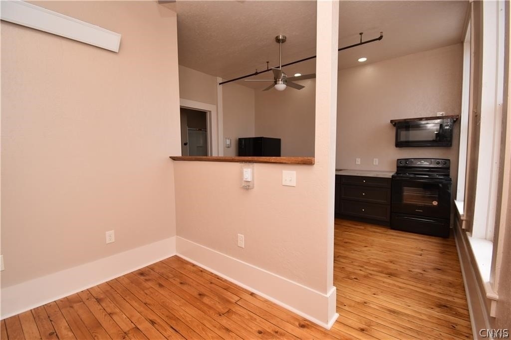 170 Court Street - Photo 4