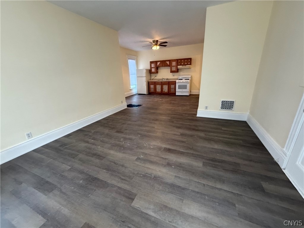 416 Danforth Street - Photo 2