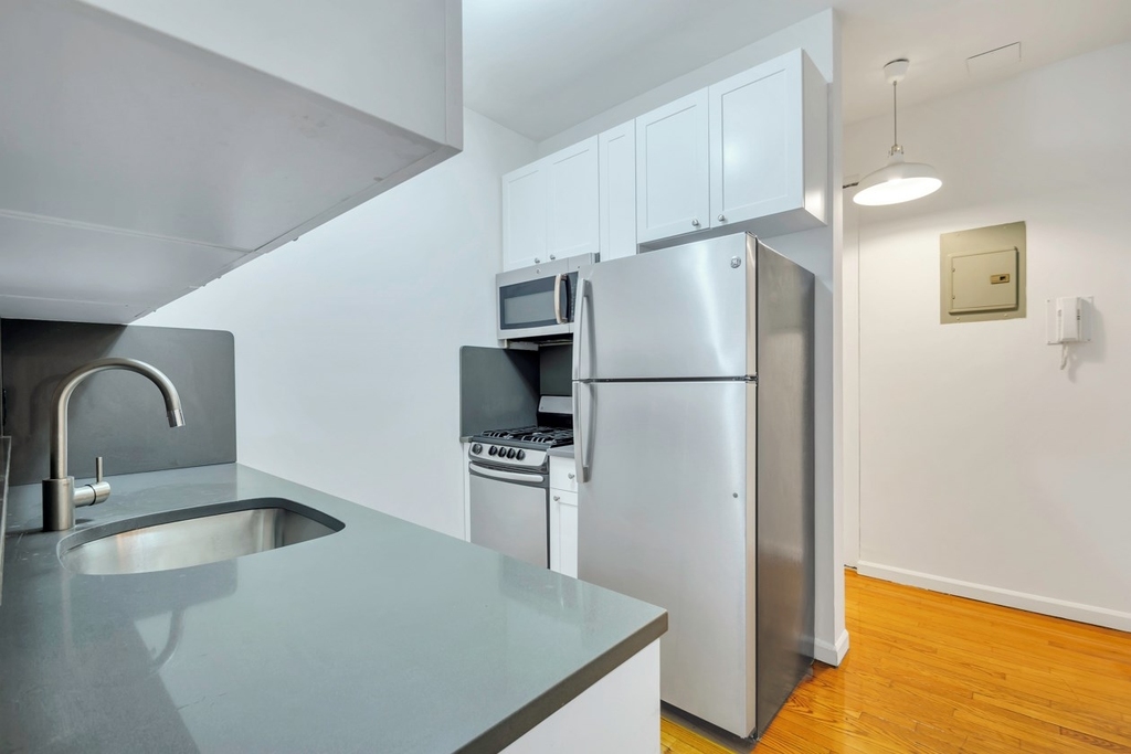 121 Madison Avenue - Photo 3