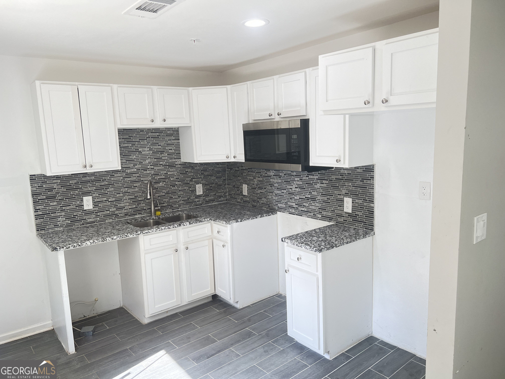 1255 Pine Avenue - Photo 1