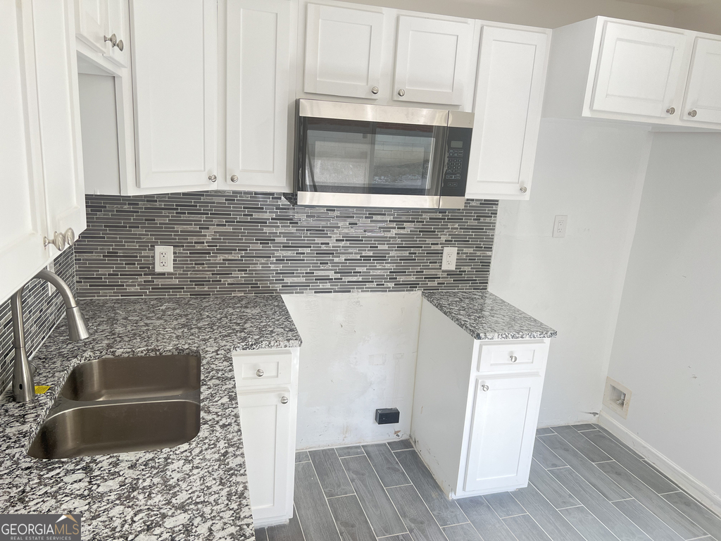 1255 Pine Avenue - Photo 2