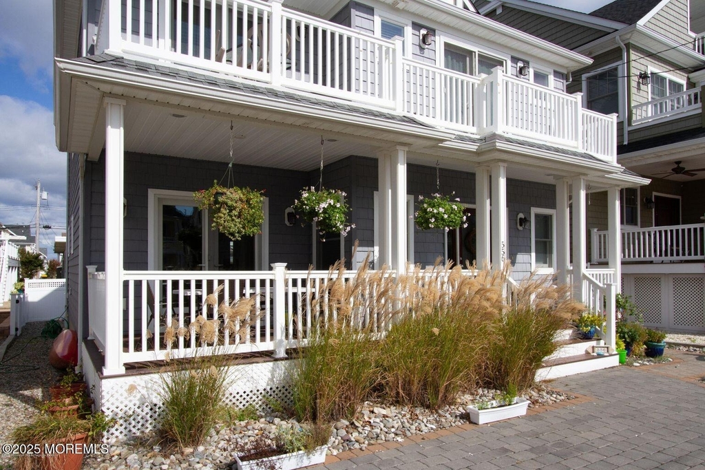 556 Pike Avenue - Photo 0