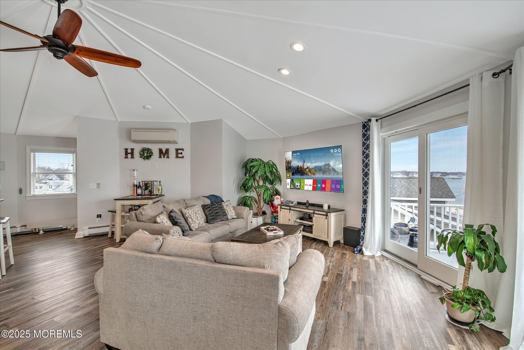 424 E Longport Avenue - Photo 6