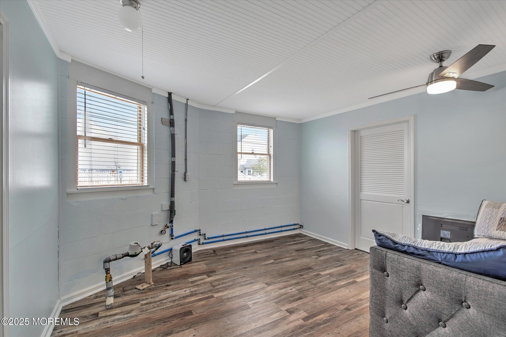 424 E Longport Avenue - Photo 35