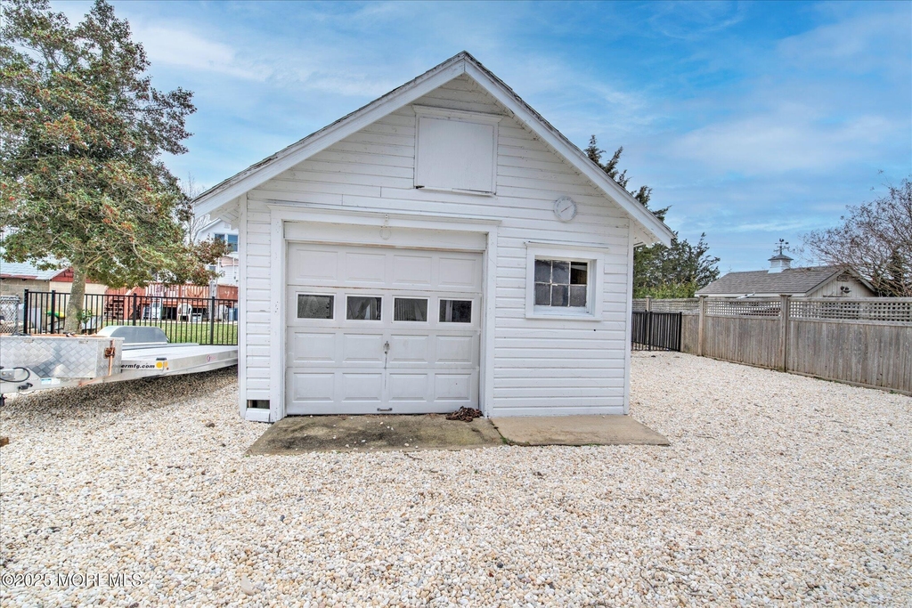 424 E Longport Avenue - Photo 36