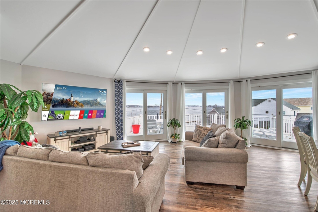 424 E Longport Avenue - Photo 5