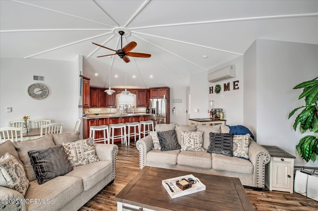 424 E Longport Avenue - Photo 4
