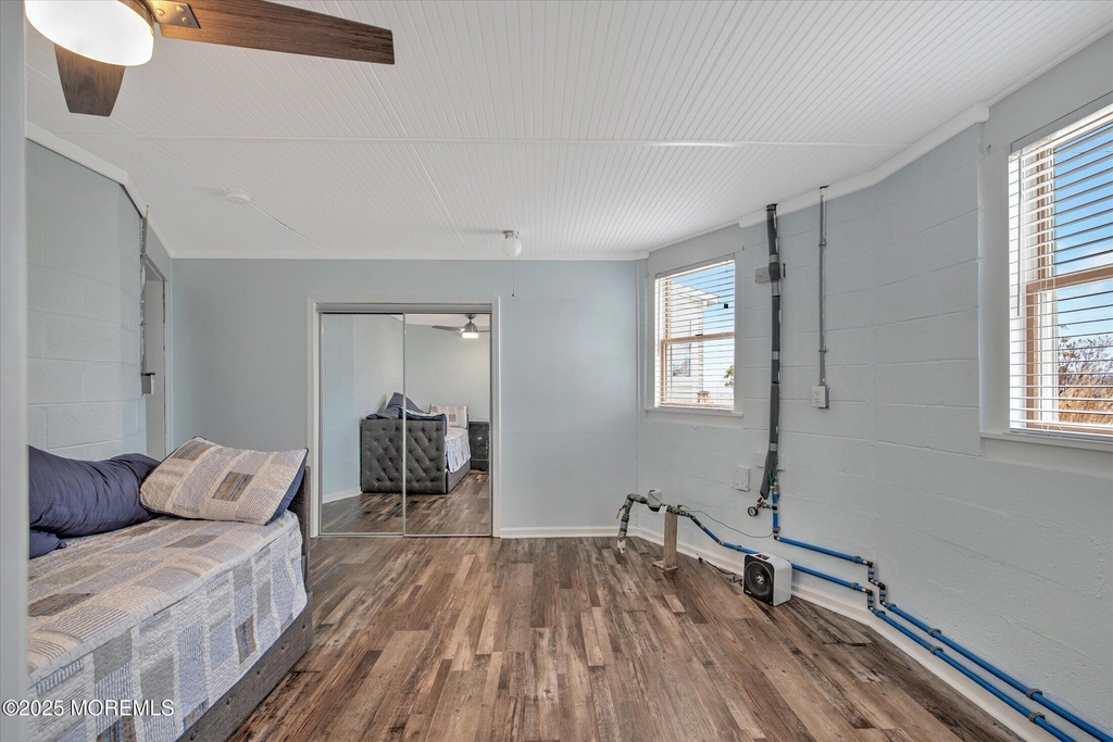 424 E Longport Avenue - Photo 34