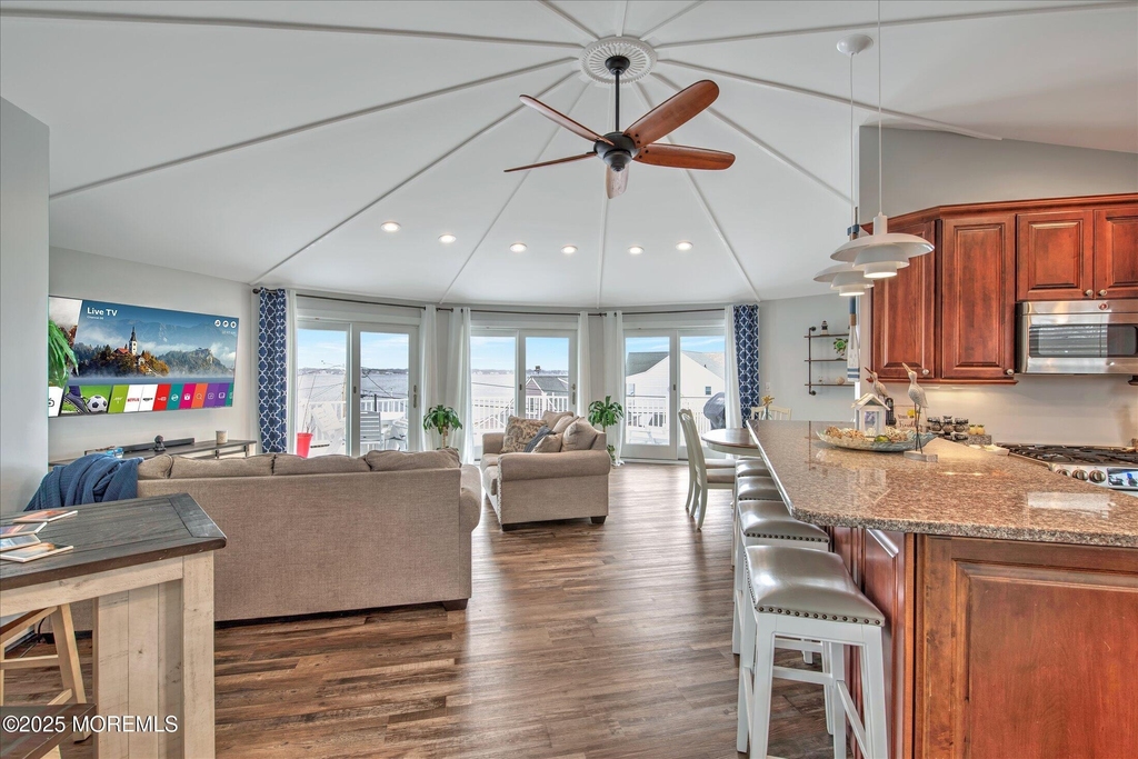 424 E Longport Avenue - Photo 7
