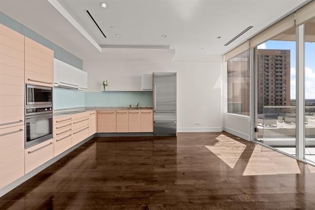 2408 Victory Park Lane - Photo 0