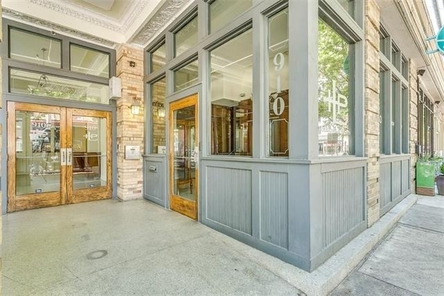 910 Houston Street - Photo 2