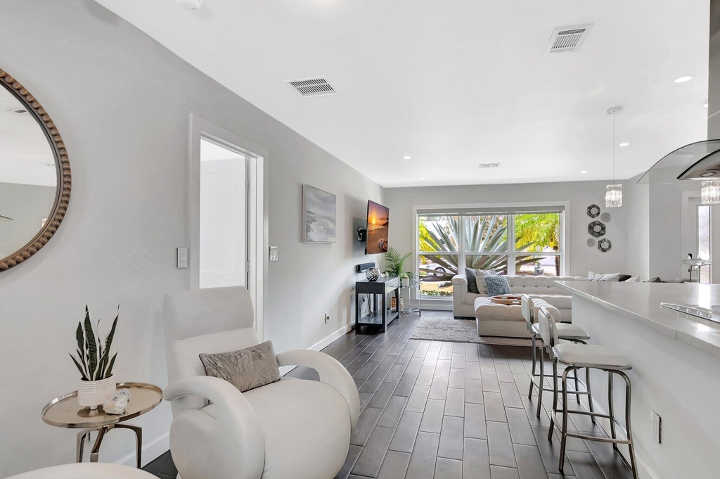 855 Berkeley Street - Photo 6