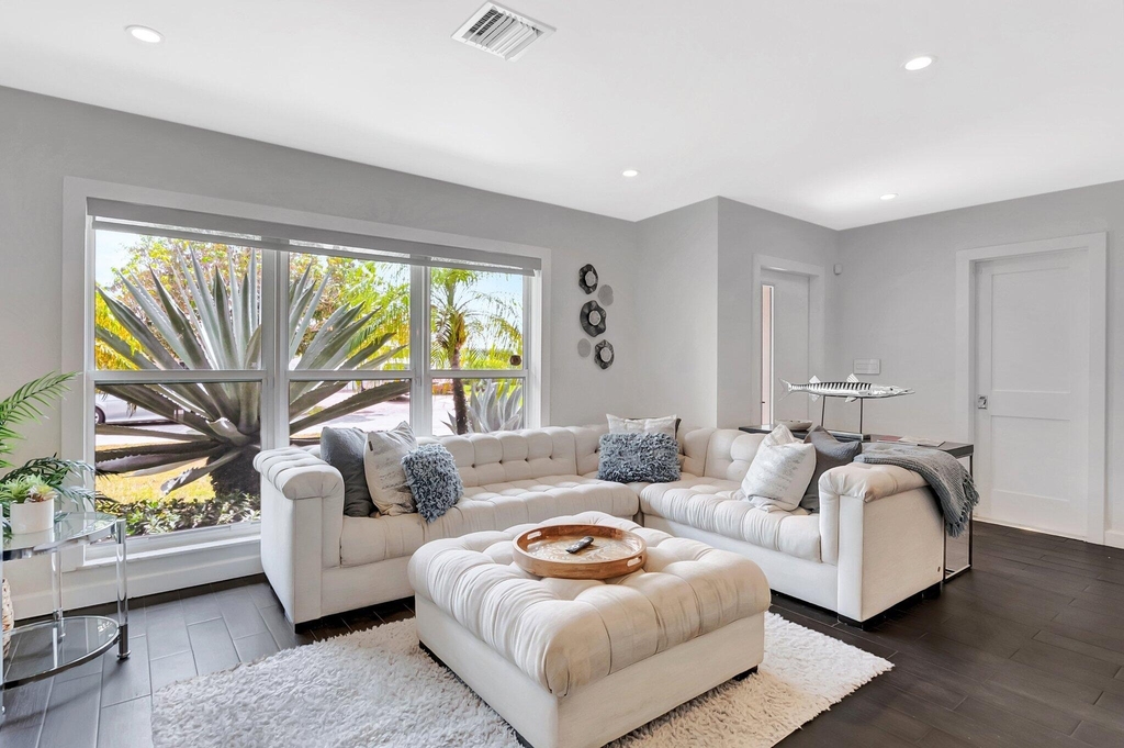 855 Berkeley Street - Photo 3