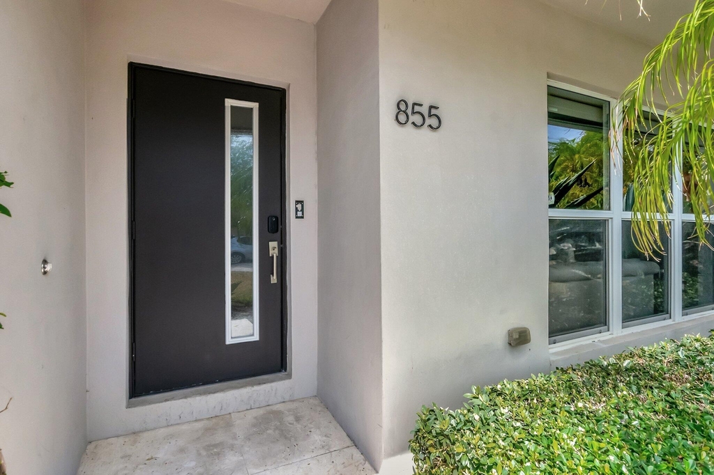 855 Berkeley Street - Photo 2