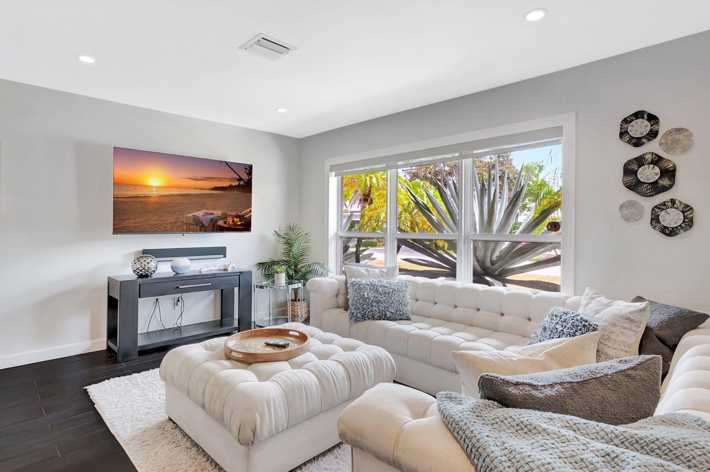 855 Berkeley Street - Photo 4