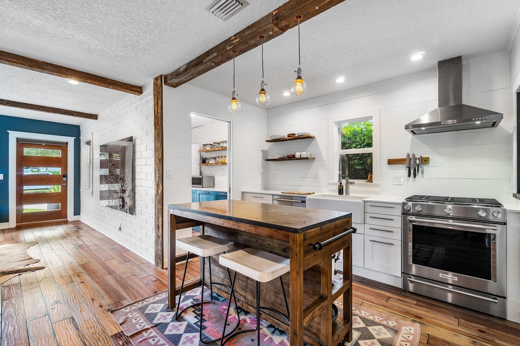 245 30th Street - Photo 2