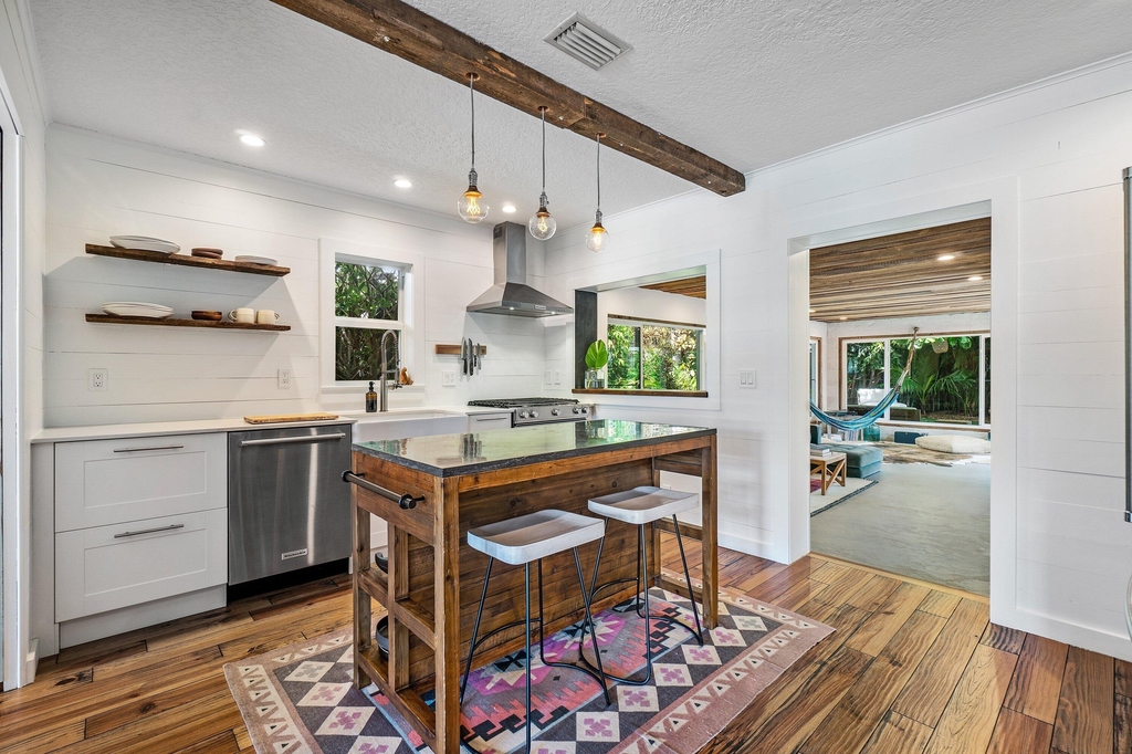 245 30th Street - Photo 3