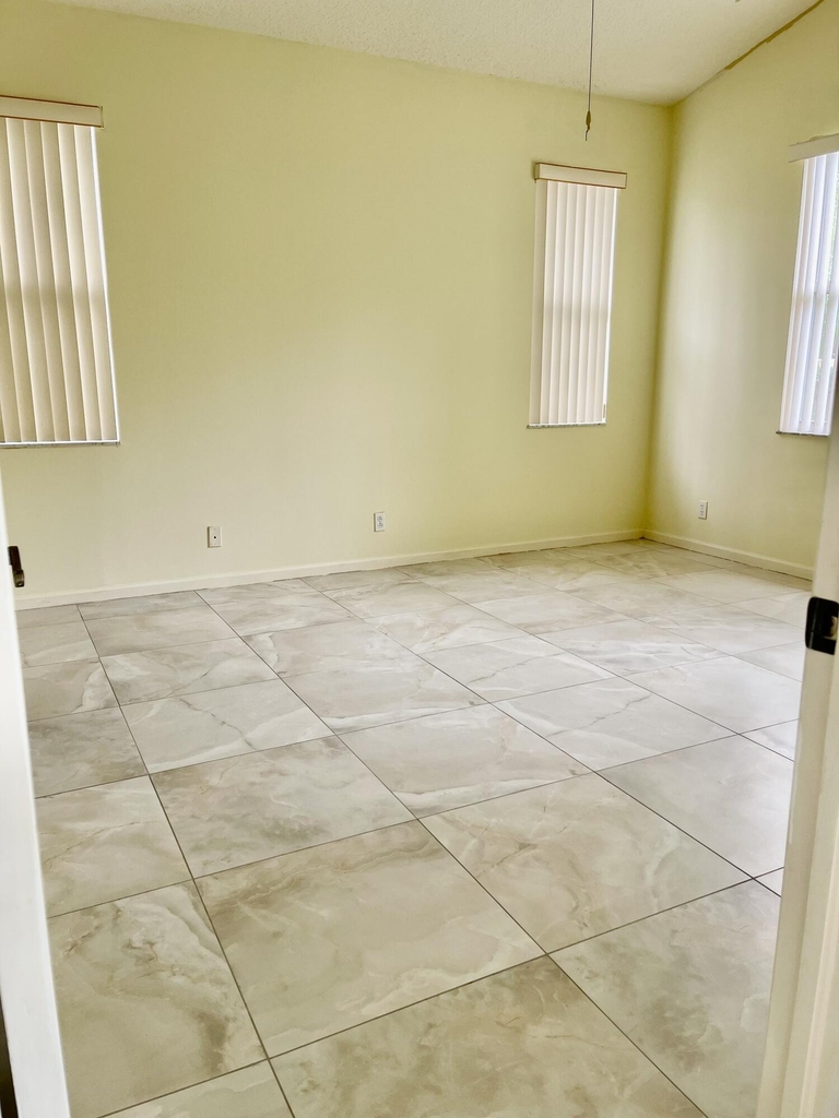 185 Nw Willow Grove Avenue - Photo 5
