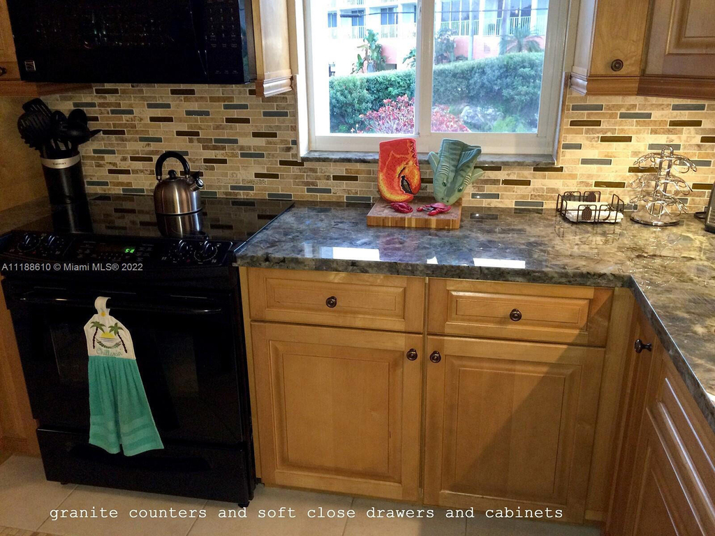 300 Ocean Drive - Photo 4