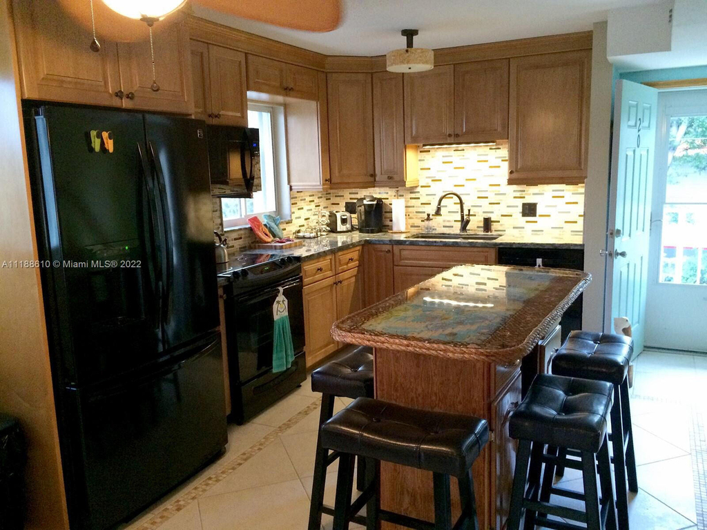 300 Ocean Drive - Photo 3
