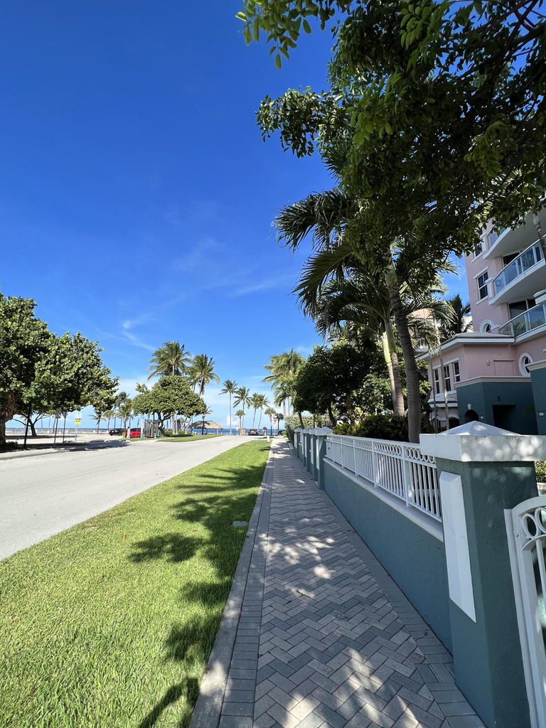 2051 Se 3rd Street - Photo 2