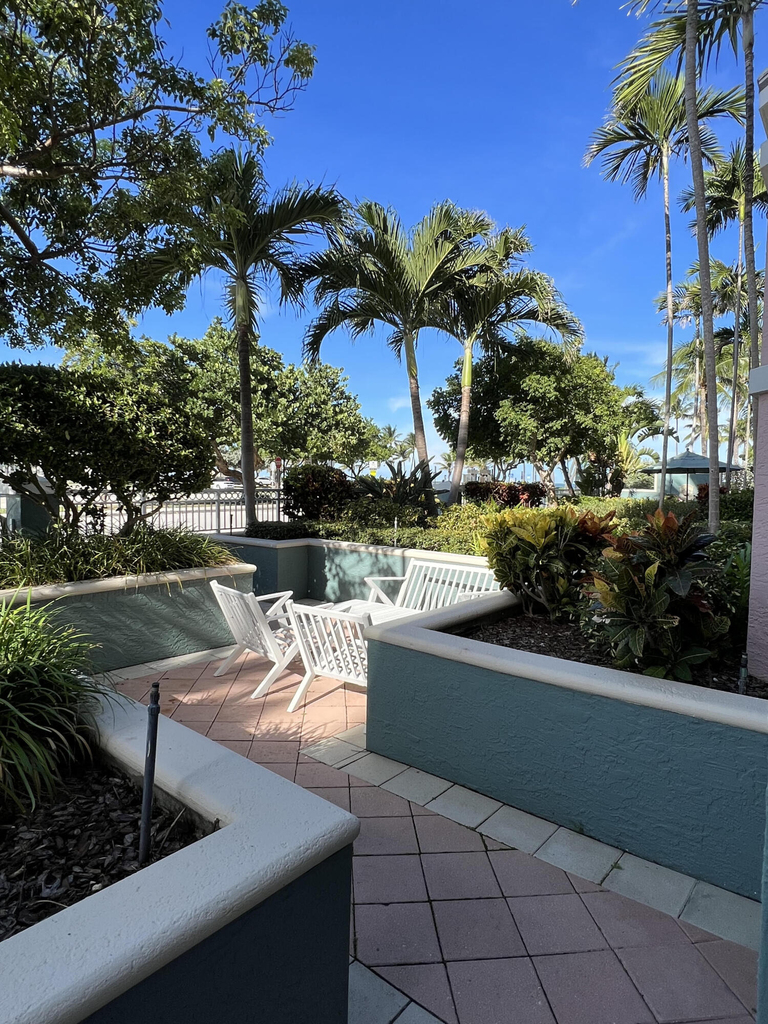 2051 Se 3rd Street - Photo 3