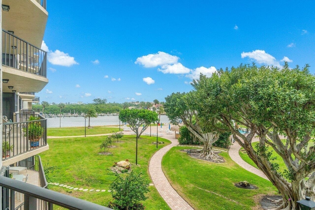 899 Jeffery Street - Photo 17