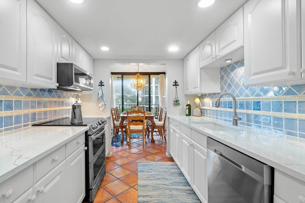 899 Jeffery Street - Photo 7