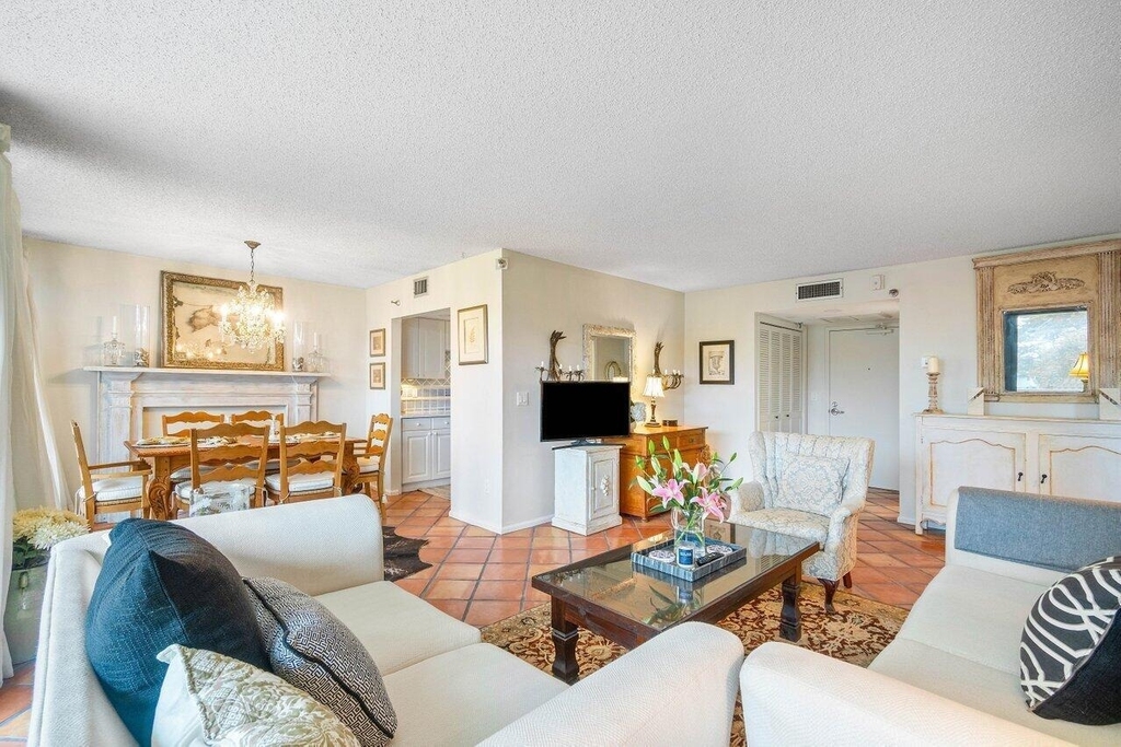 899 Jeffery Street - Photo 6