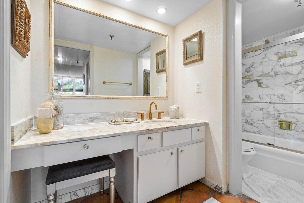 899 Jeffery Street - Photo 12