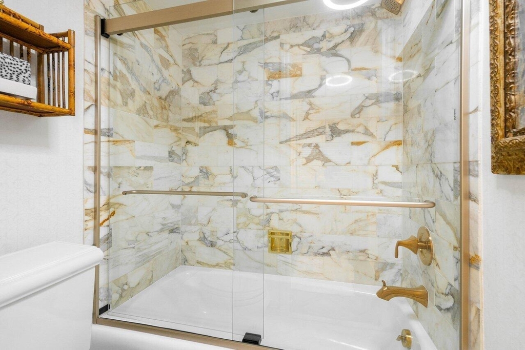 899 Jeffery Street - Photo 13