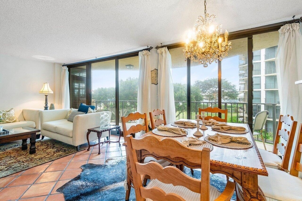 899 Jeffery Street - Photo 4