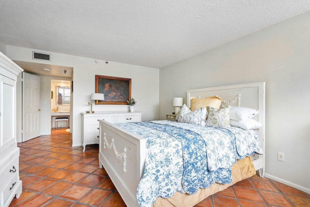 899 Jeffery Street - Photo 10