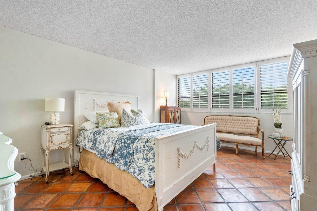 899 Jeffery Street - Photo 9