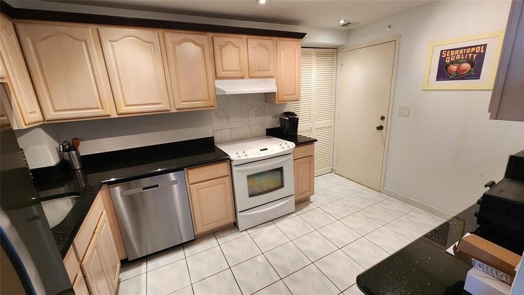 405 N Ocean Boulevard - Photo 14