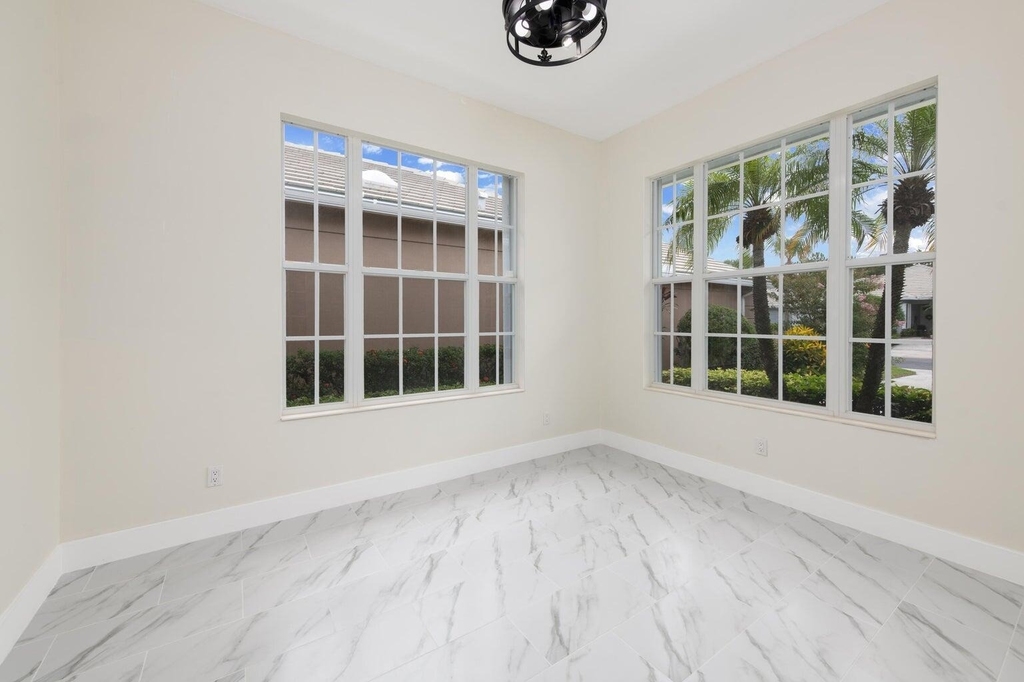 249 Nw Bentley Circle - Photo 14