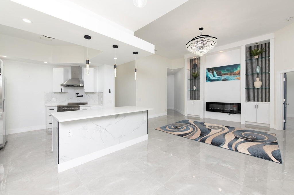 249 Nw Bentley Circle - Photo 1
