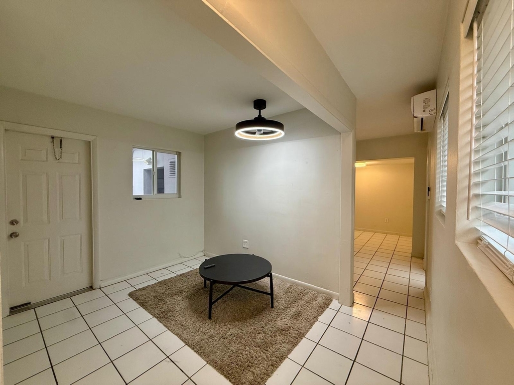 1215 Ne 17th Avenue - Photo 4