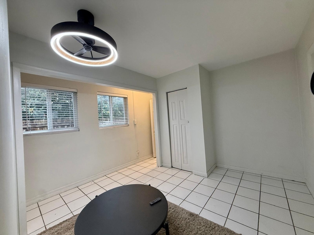 1215 Ne 17th Avenue - Photo 6