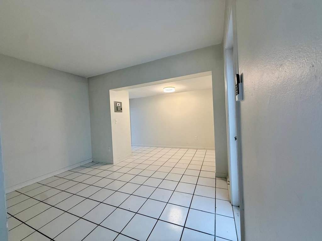 1215 Ne 17th Avenue - Photo 5