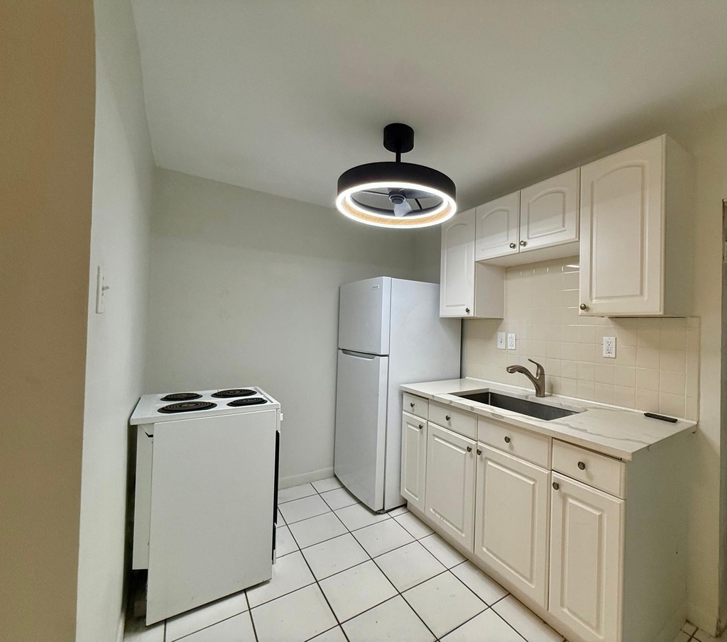 1215 Ne 17th Avenue - Photo 0