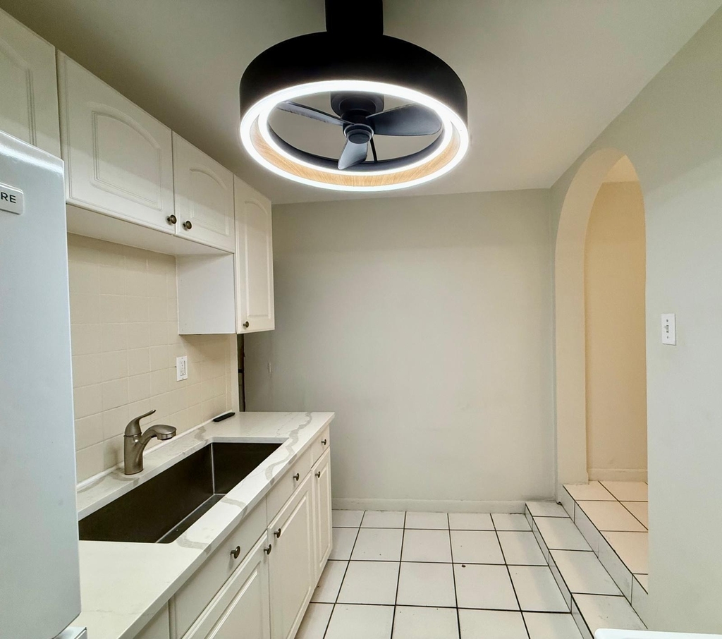1215 Ne 17th Avenue - Photo 3