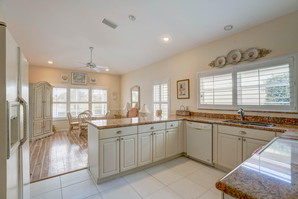 3518 Lantern Bay Drive - Photo 2