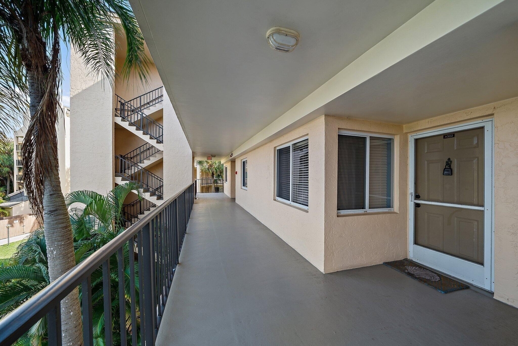 275 Palm Avenue - Photo 2