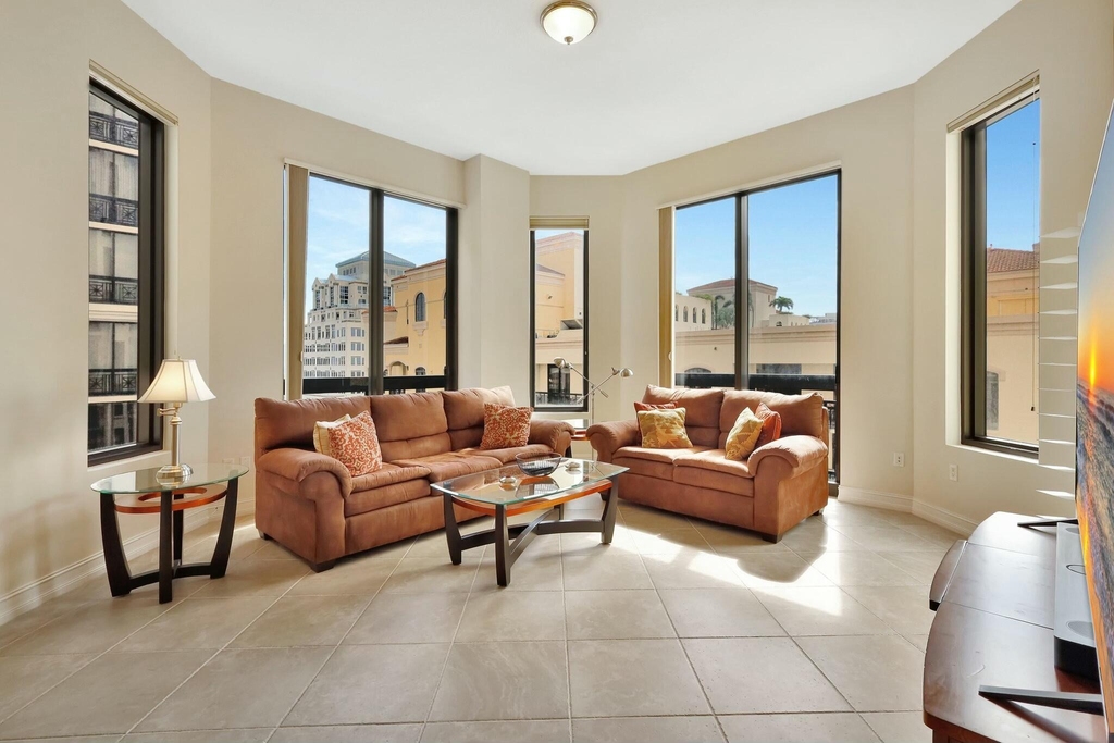 701 S Olive Avenue - Photo 2