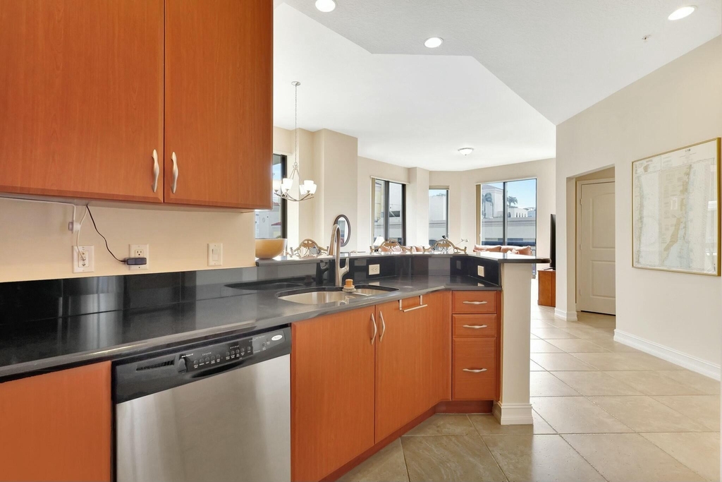 701 S Olive Avenue - Photo 9