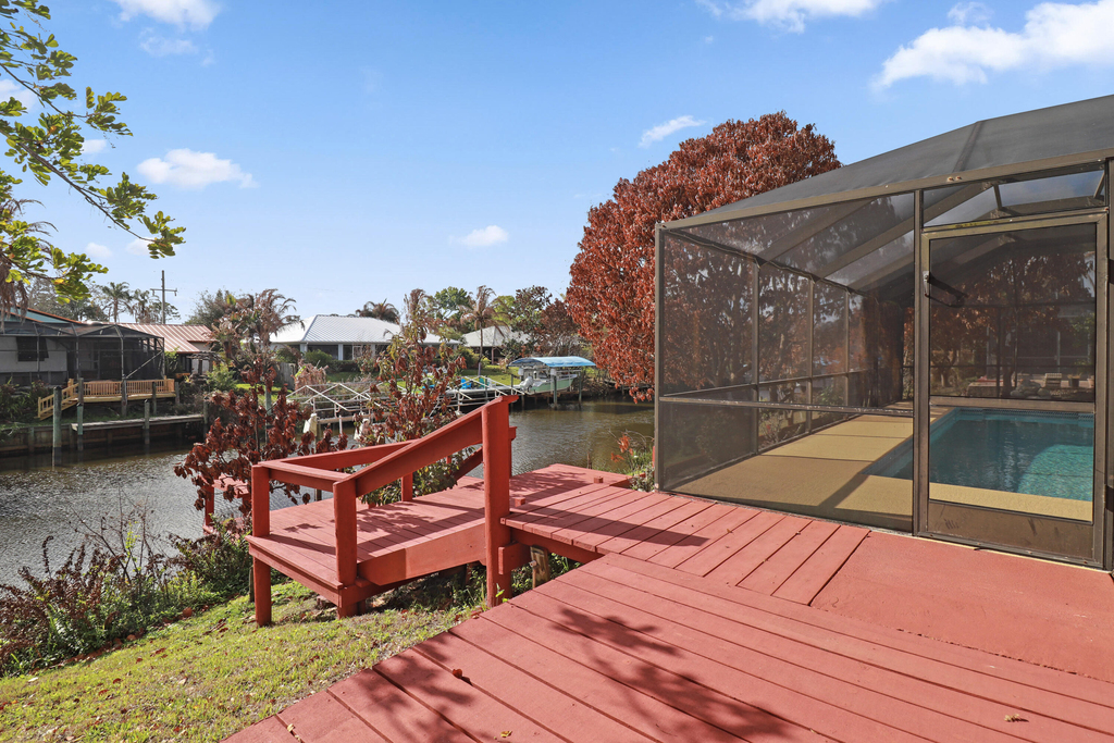 152 Ne Twylite Terrace - Photo 0