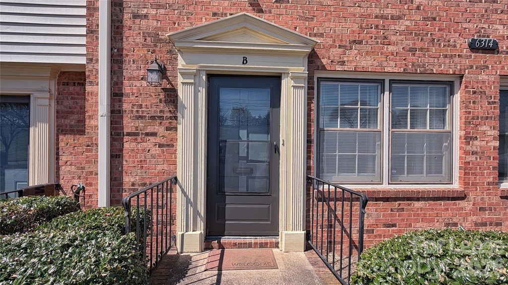 6314 Old Pineville Road - Photo 2