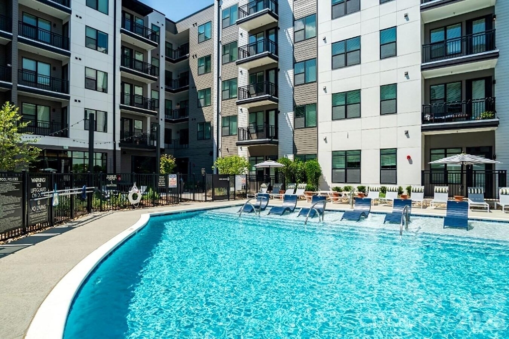 2222 N Tryon Street - Photo 3